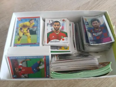 CAJA CON +600 LAMIMAS DE FUTBOL - miniatura 3