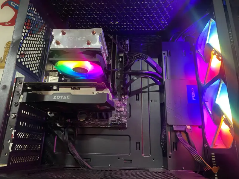 PC Gamer con Tarjeta Gráfica Zotac y Fuente Corsair - 2