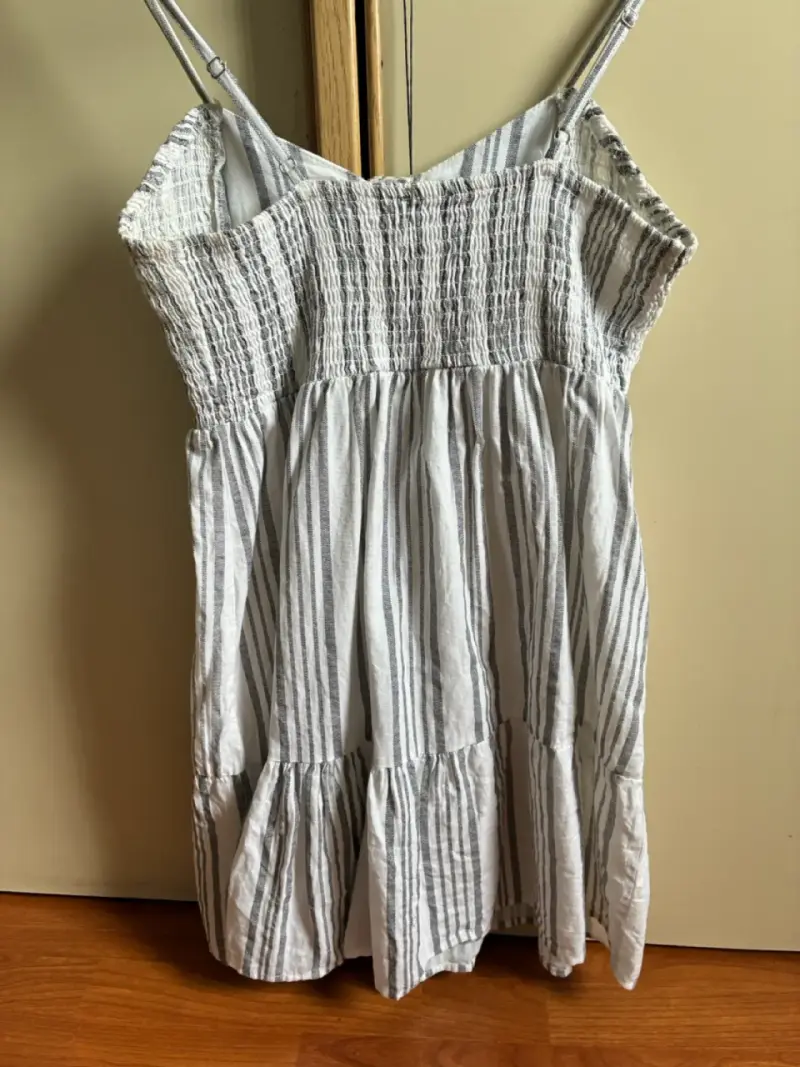 Vestido corto a rayas blanco y gris - 2
