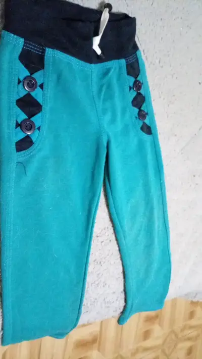 Pantalones de niño color turquesa con detalles - miniatura 3