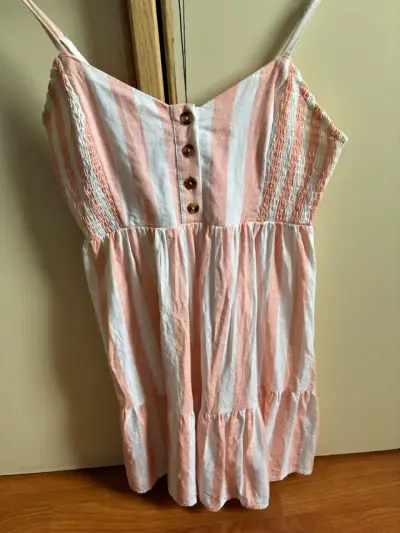 Vestido a rayas rosado y blanco para mujer - miniatura 1
