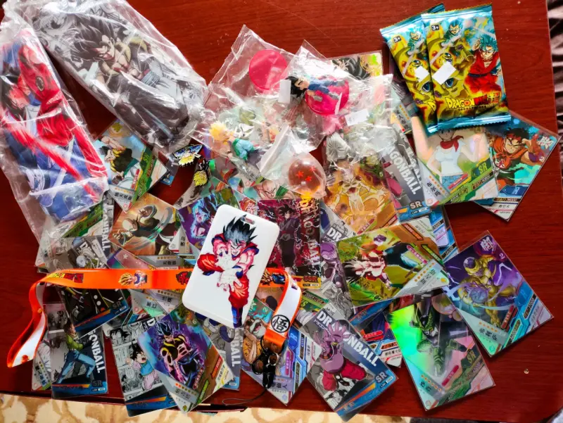 Colección de cartas y figuras de Dragon Ball - 1
