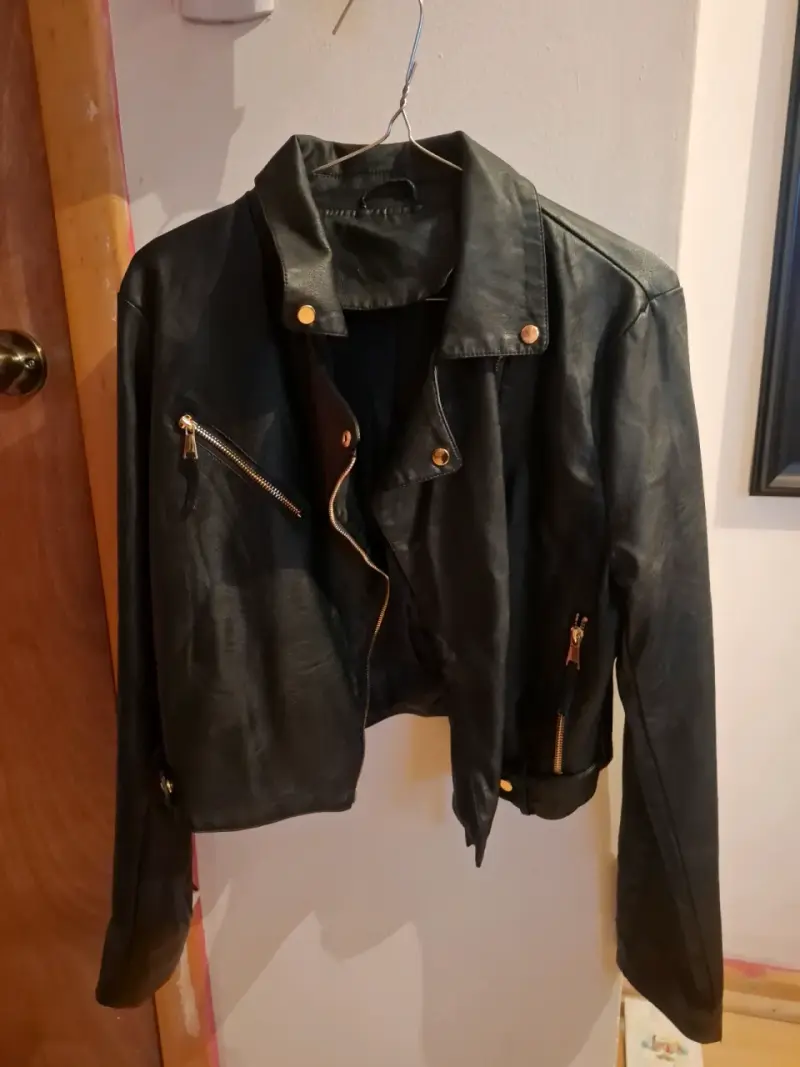 Chaqueta de cuero negra estilo motociclista - 1