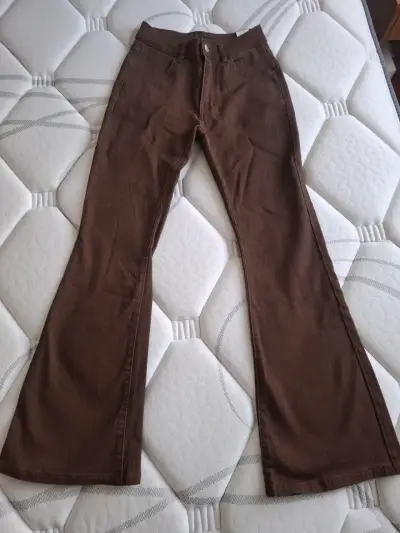 Pantalones acampanados marrones de mujer - miniatura 1