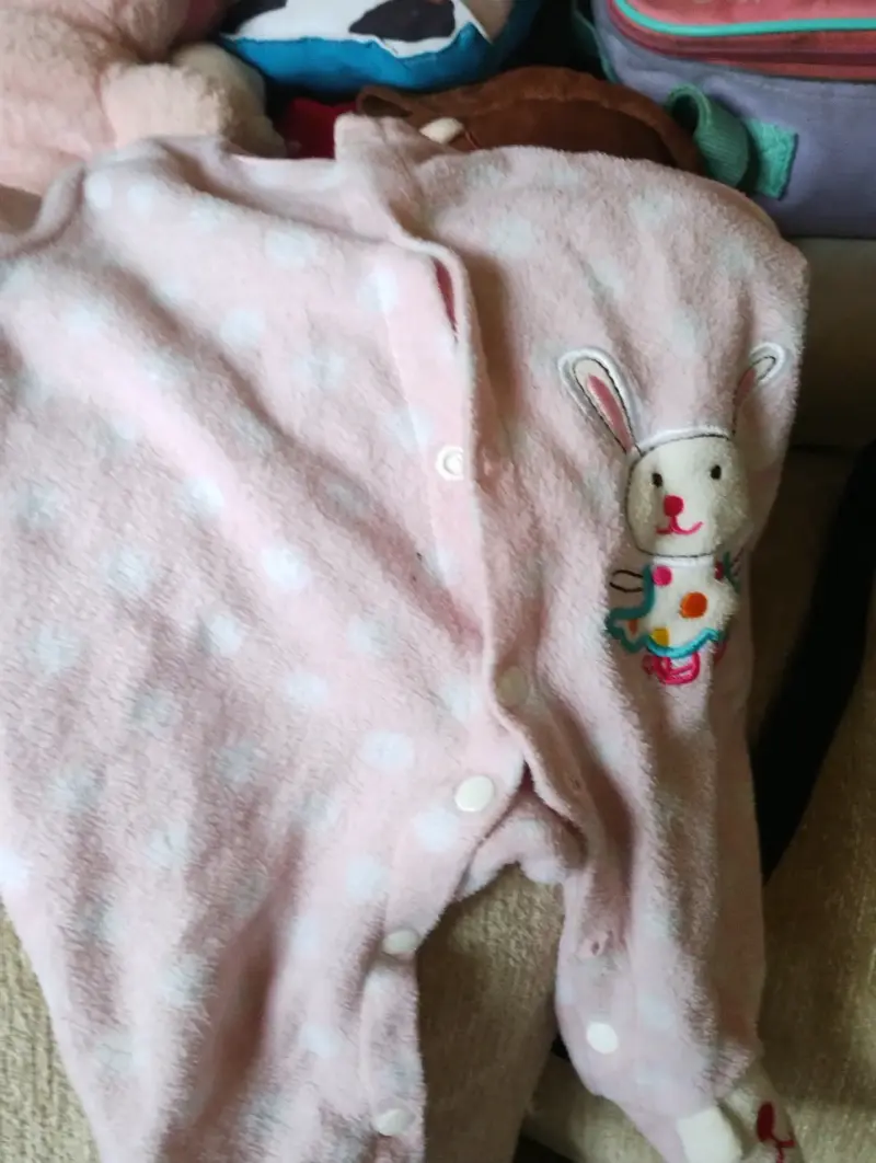Pijama enterito de bebé rosado con conejo