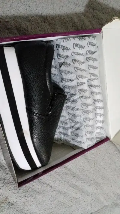 Zapatillas negras de plataforma estilo casual - miniatura 1