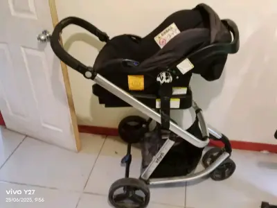 Coche de bebé gris con capota ajustable - miniatura 3
