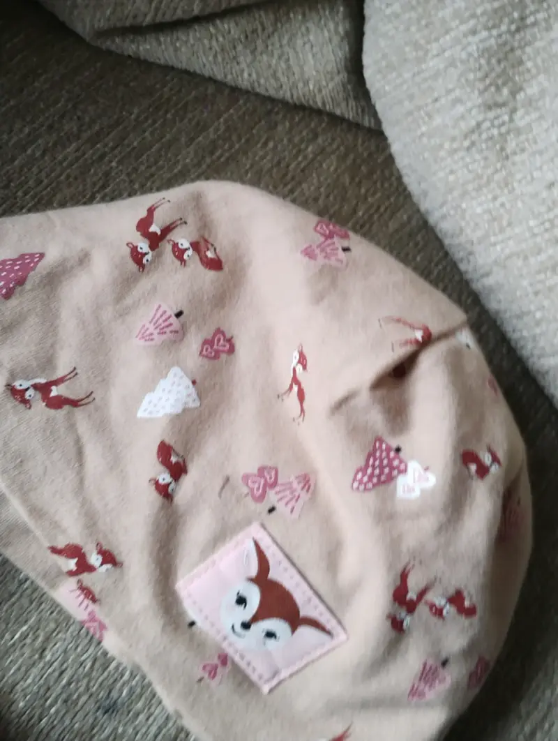 Gorro infantil con diseño de ciervos