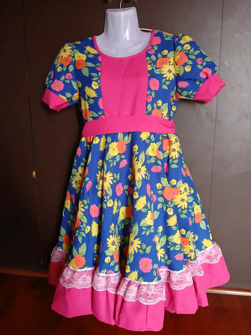 Vestido Cueca colorido con encaje