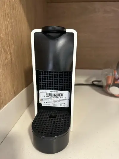 Máquina de café Nespresso Essenza Mini blanca - miniatura 2