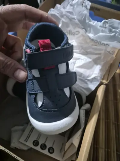 Zapatos de bebé Colloky azul con velcro - miniatura 1