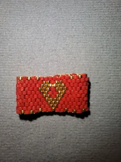 Anillo tejido a mano rojo y dorado - miniatura 3