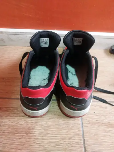 Zapatillas negras y rojas para hombre - miniatura 4
