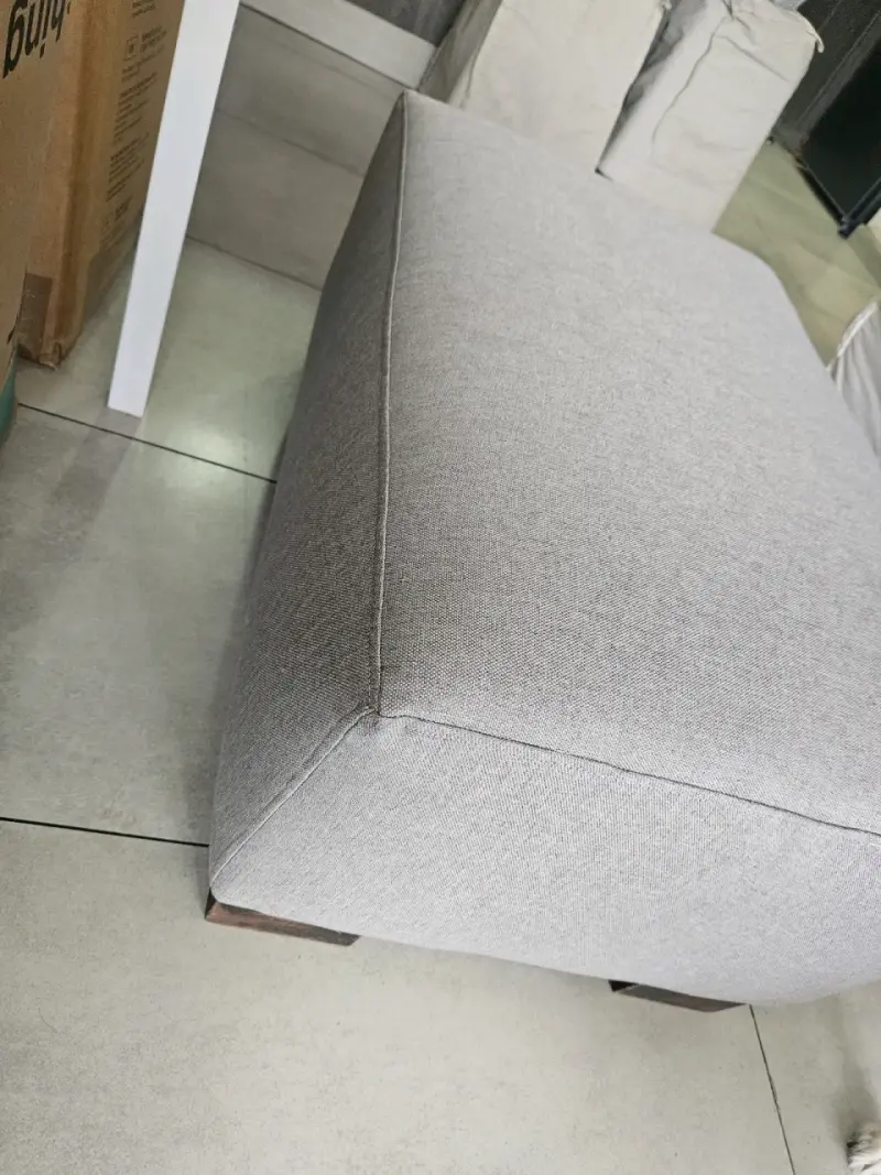 Puff tapizado gris moderno - 5