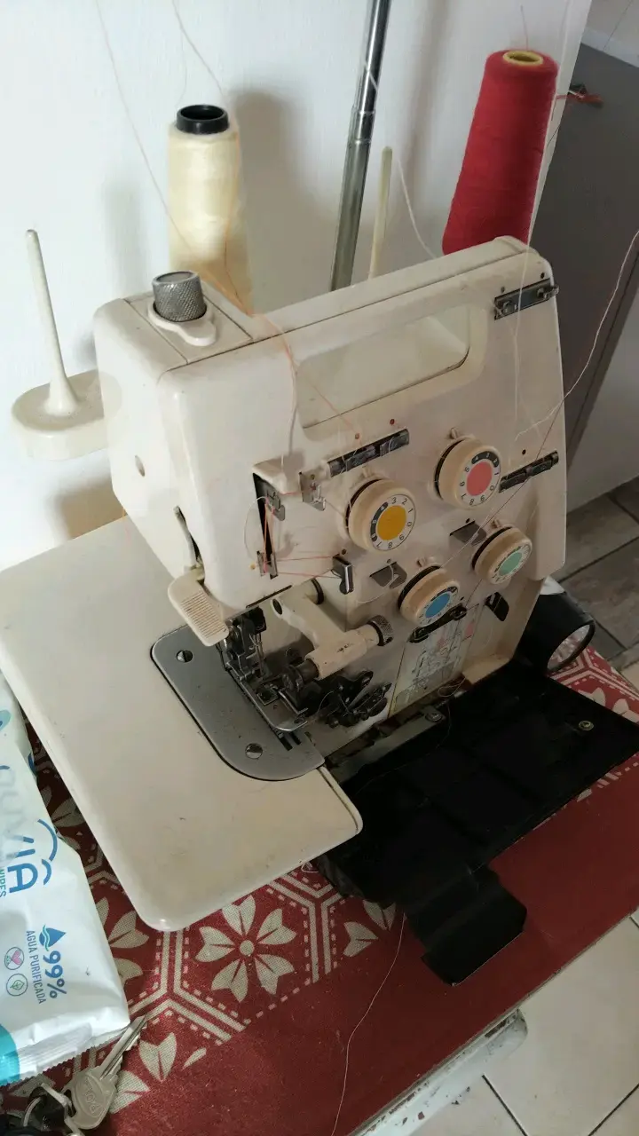 Máquina overlock para costura doméstica - 2