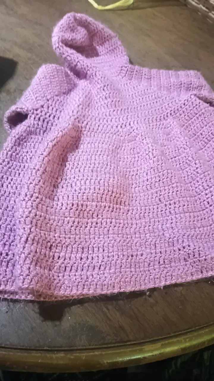 Abrigo tejido a crochet para niña color rosa - 3