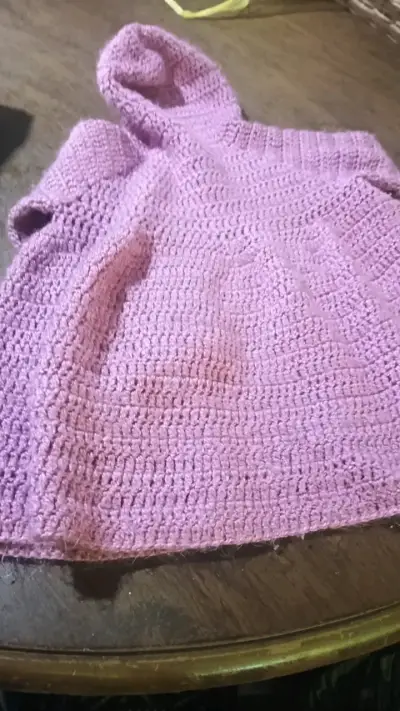 Abrigo tejido a crochet para niña color rosa - miniatura 3