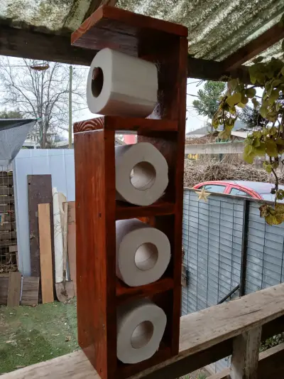 Porta papel higiénico de madera rústica - miniatura 1