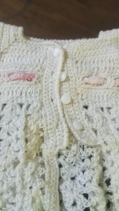Chaleco tejido a crochet para bebé - miniatura 2