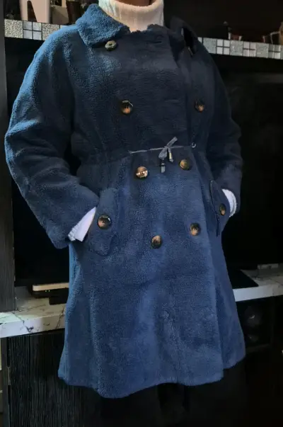 Abrigo de lana azul con botones decorativos - miniatura 1