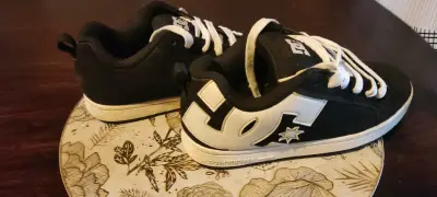 Zapatillas deportivas DC Shoes negras y blancas - miniatura 2
