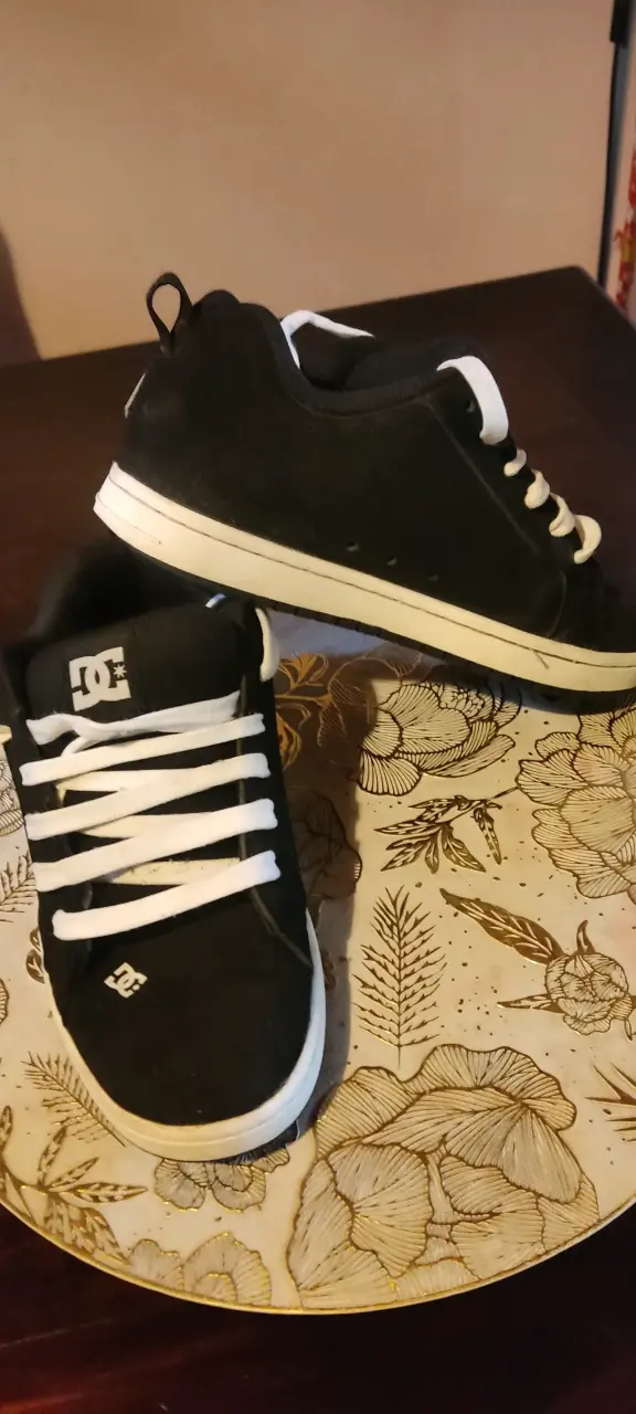 Zapatillas deportivas DC Shoes negras y blancas - 4