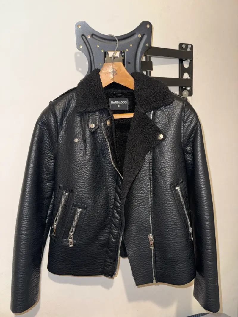 Chaqueta de cuero sintético. - 2