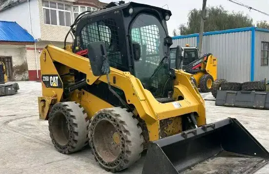 Mini cargador frontal CAT 236D - 1
