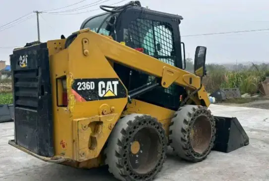 Mini cargador frontal CAT 236D - 2
