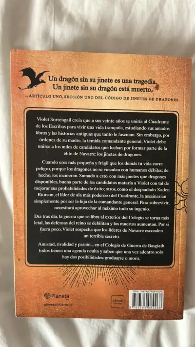 Libro 'Alas de Sangre' de Rebecca Yarros - miniatura 2