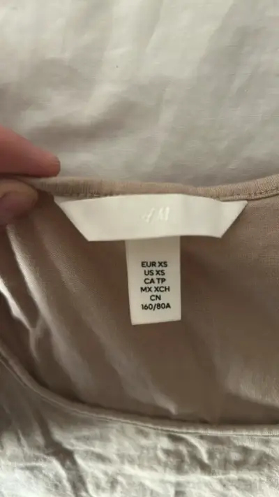 Polera sin mangas beige H&M talla XS - miniatura 2