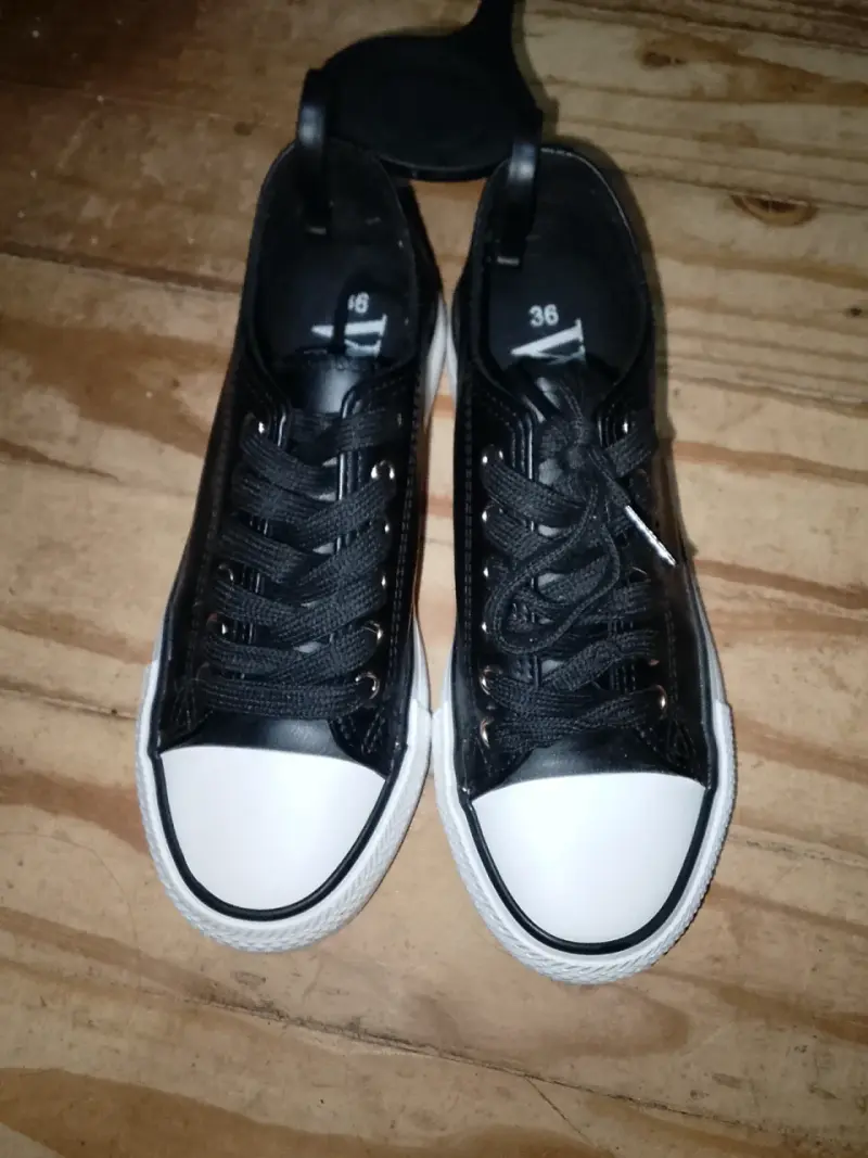 Zapatillas negras de lona estilo clásico - 2