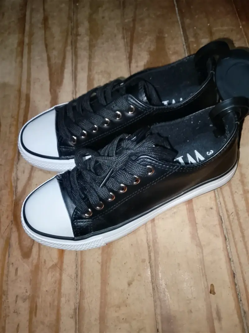Zapatillas negras de lona estilo clásico - 3