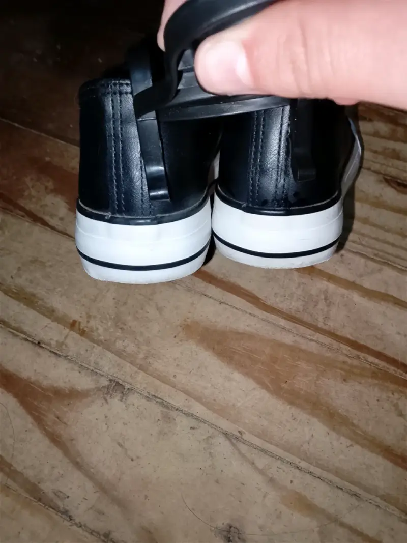 Zapatillas negras de lona estilo clásico - 4