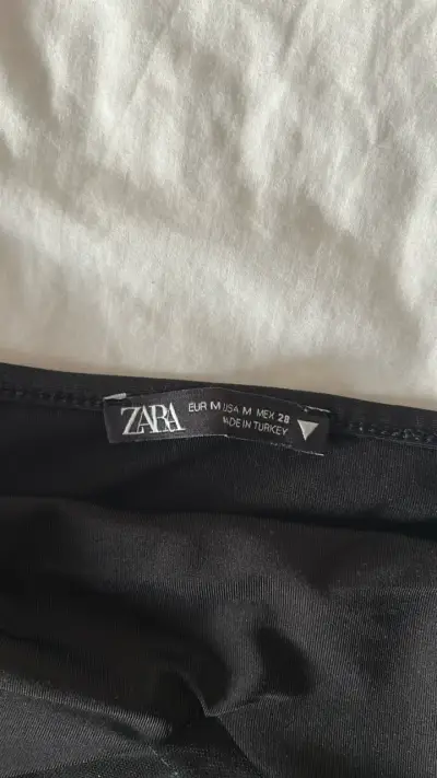 Top negro de tirantes Zara talla M - miniatura 2