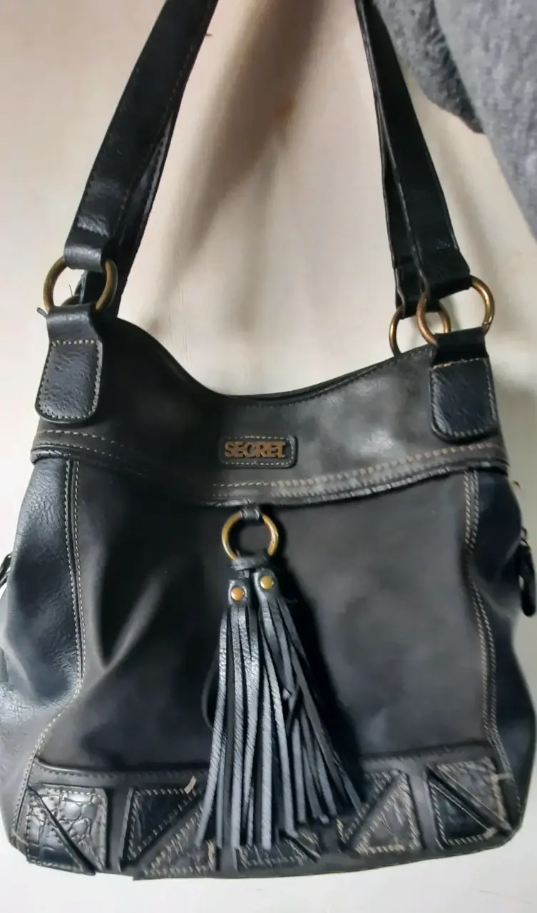 Cartera negra y gris de cuero con flecos - 1