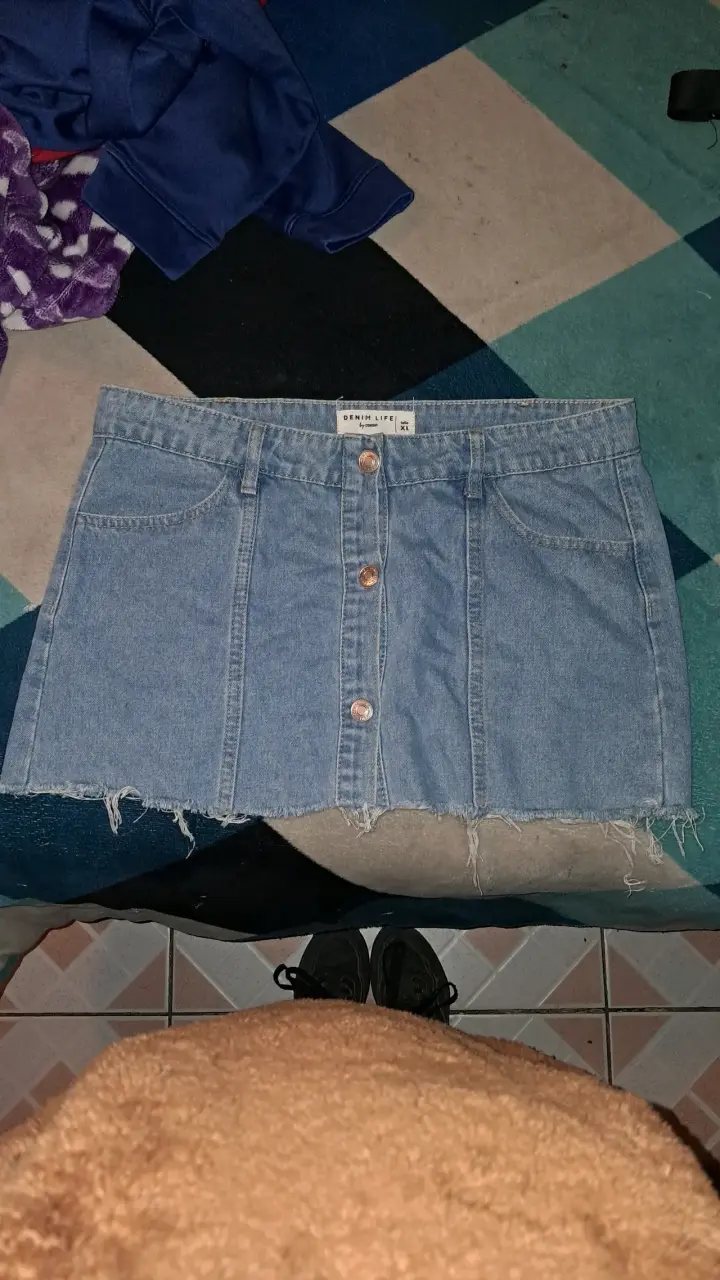Falda de mezclilla corta con botones talla XL