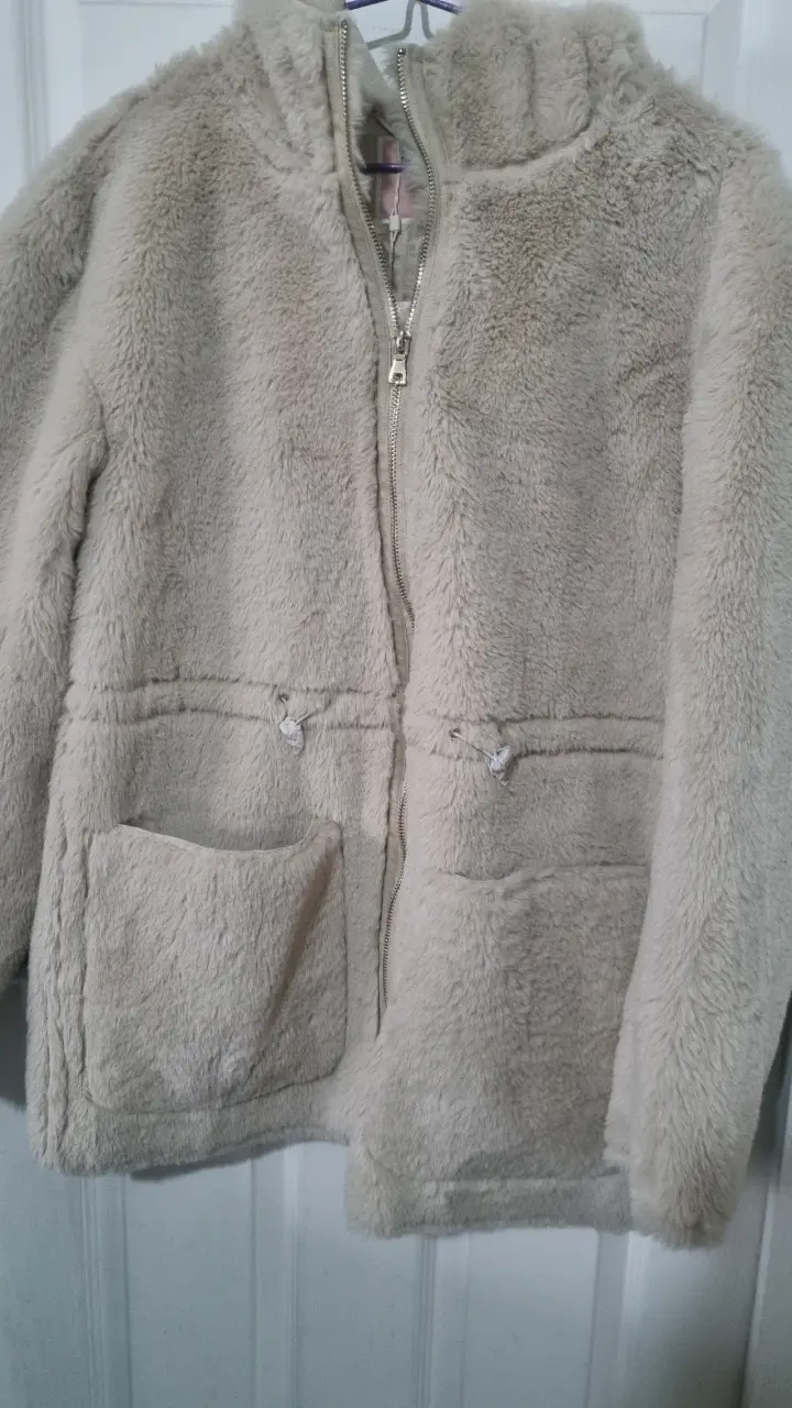 Chaqueta de peluche beige con capucha - 1