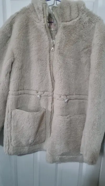 Chaqueta de peluche beige con capucha - miniatura 1