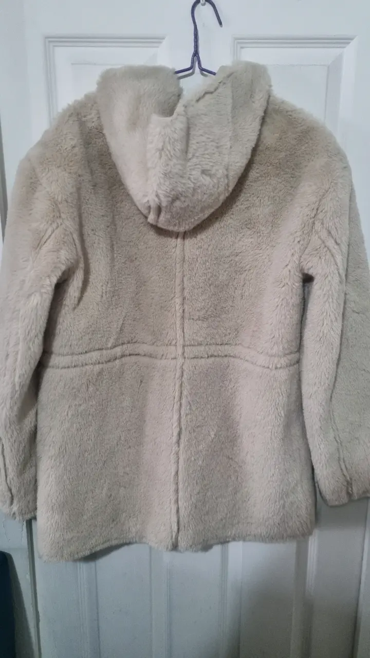 Chaqueta de peluche beige con capucha - 2