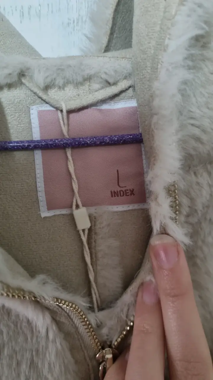 Chaqueta de peluche beige con capucha - 3