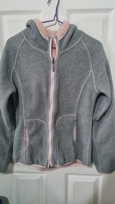 Chaqueta de felpa rosada con capucha - miniatura 2