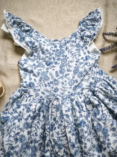 Vestido infantil floral azul - miniatura 3