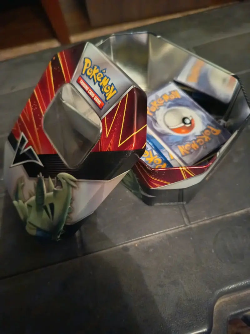 70 Cartas y Lata de cartas Pokémon - 3