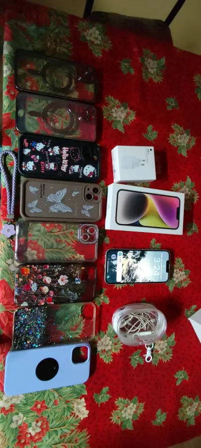 Remato iPhone 14 con accesorios - miniatura 1