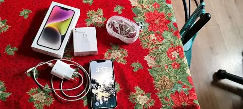 Remato iPhone 14 con accesorios - 2