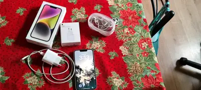 Remato iPhone 14 con accesorios - miniatura 2