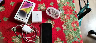 Remato iPhone 14 con accesorios - miniatura 3