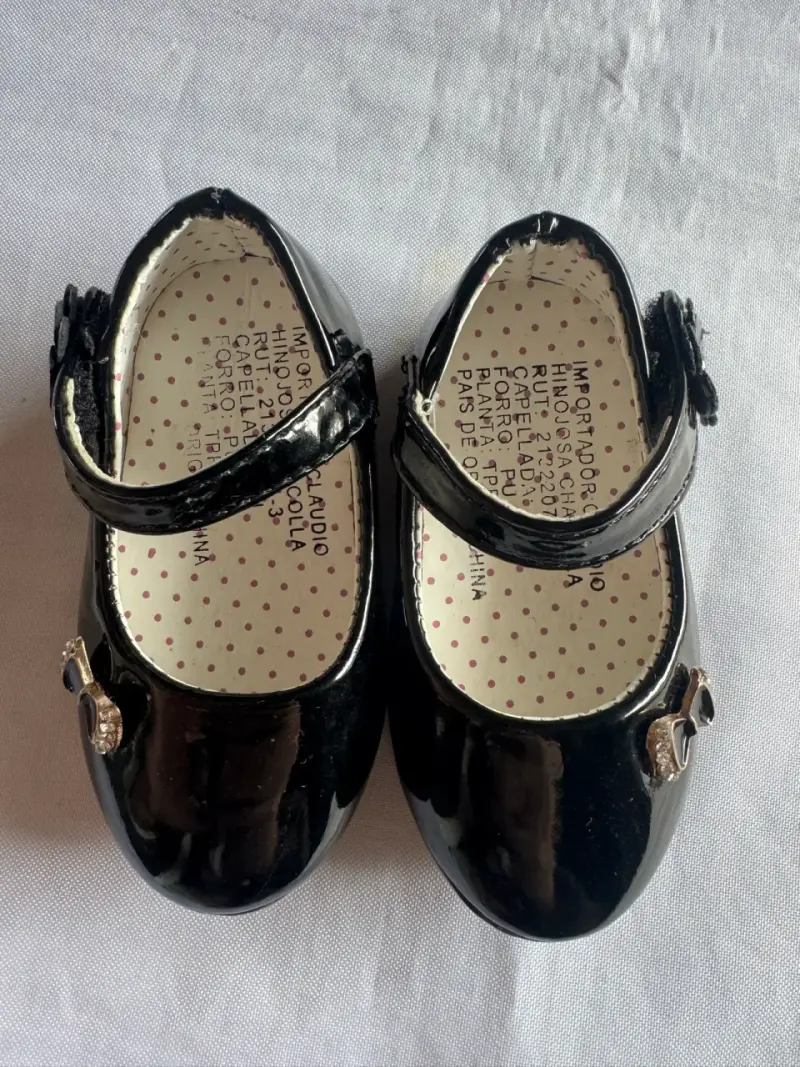 Zapatos de charol para niña con lazo negro - 4