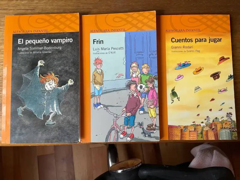 Lote de 10 libros infantiles y juveniles variados - 1